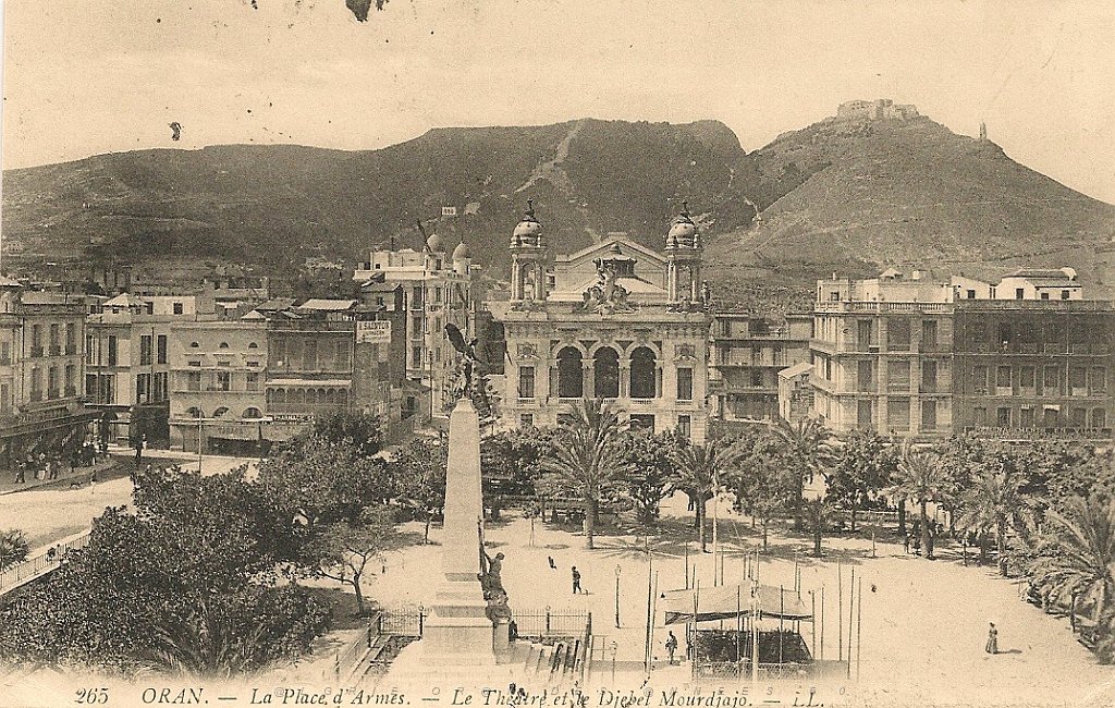 389-Place d'Armes 1910.jpg
